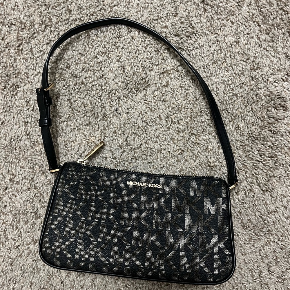 mk purse! like new! can meet in the tulsa ok area!!